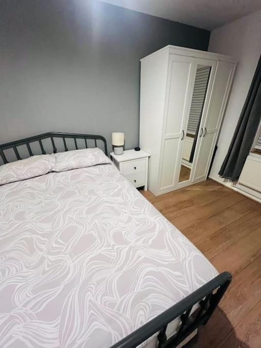 Apartamento Immaculate 2 Bed Flat With Free Parking! Watford  Exterior foto