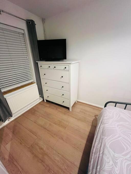 Apartamento Immaculate 2 Bed Flat With Free Parking! Watford  Exterior foto