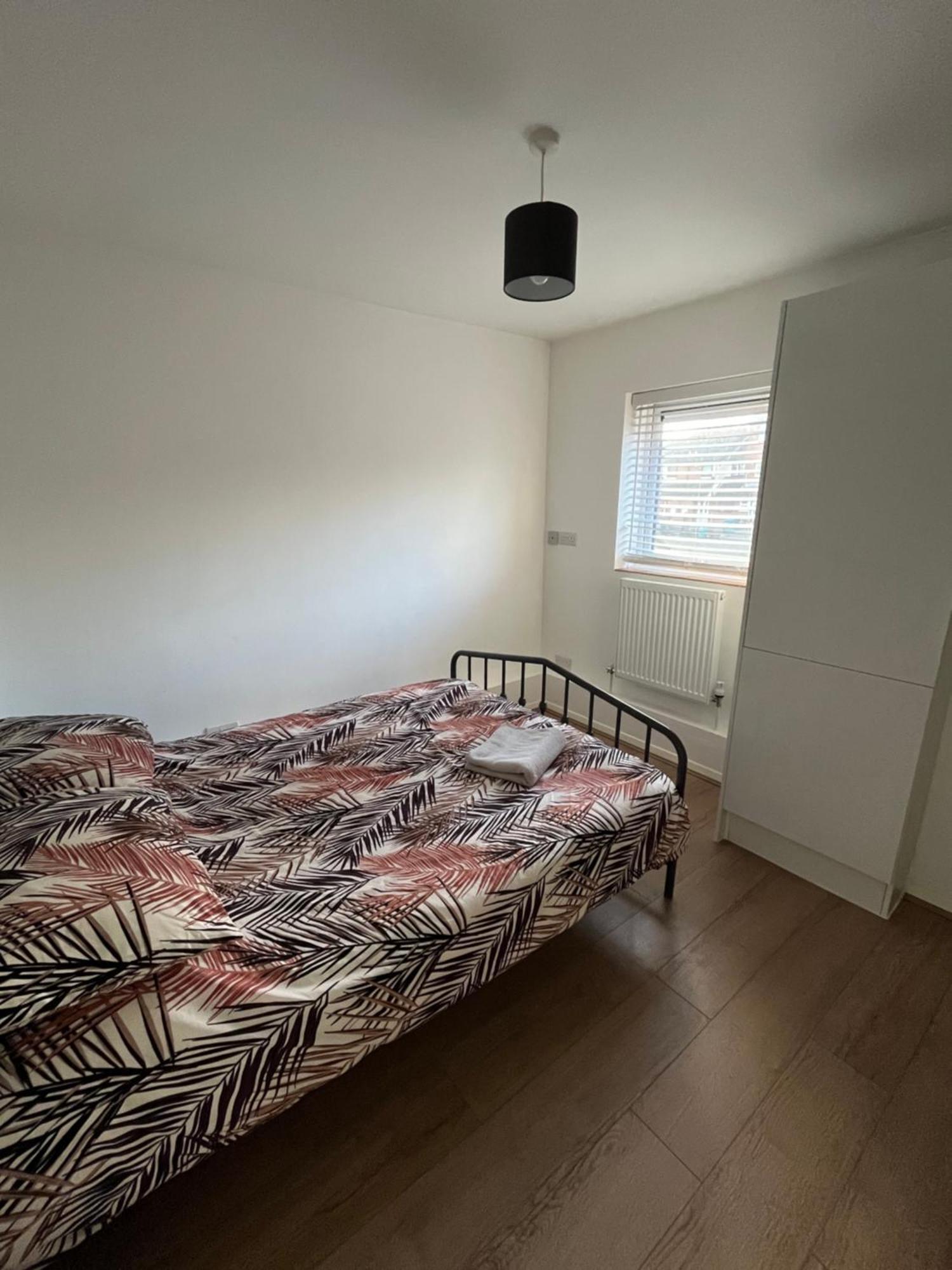 Apartamento Immaculate 2 Bed Flat With Free Parking! Watford  Exterior foto